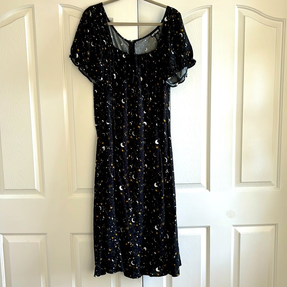 Celestial Print Midi Dress with Elastic Cap Sleeves and Zip Up Back Hot Topic 2X